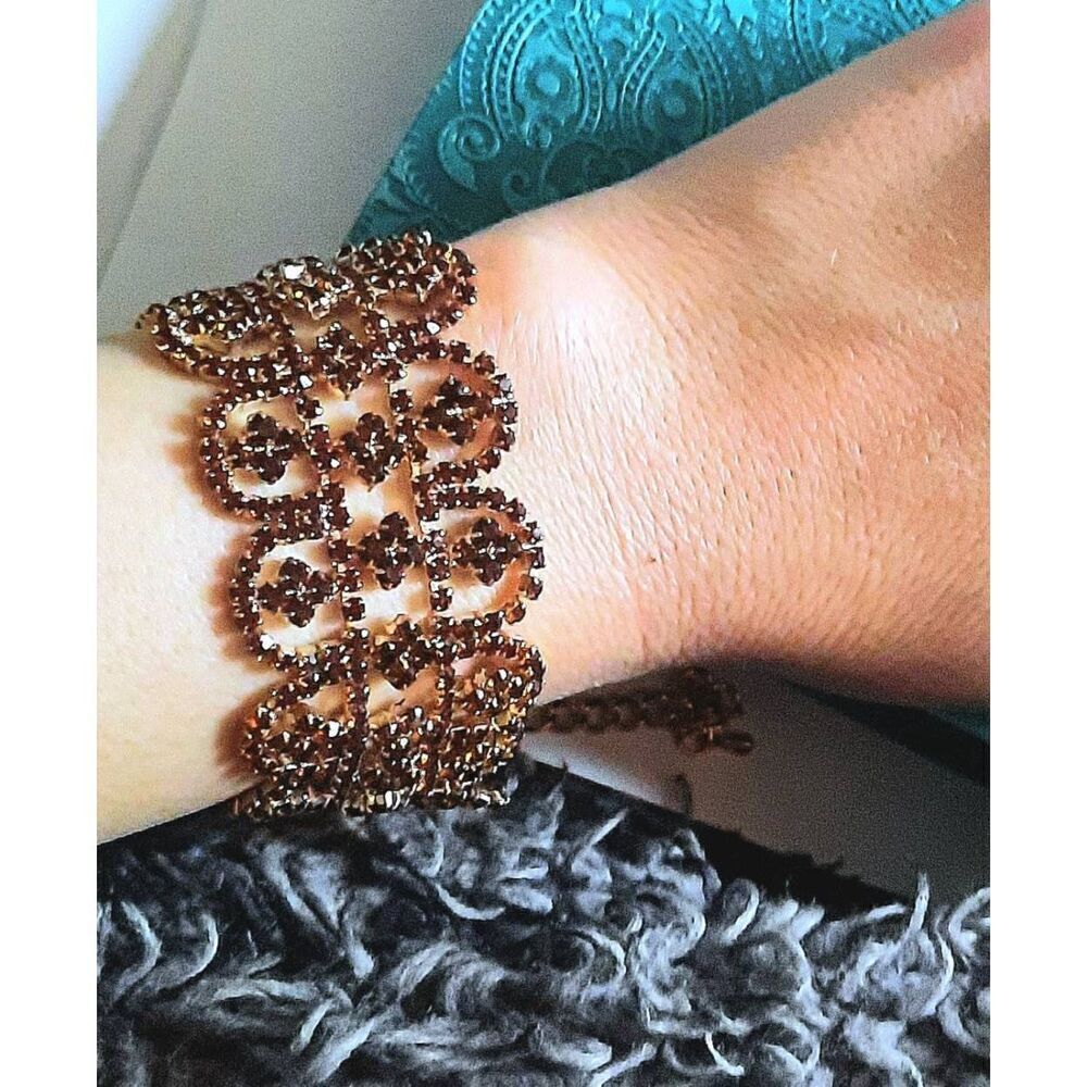 Ladies Elegant Bracelet - Style A 5$